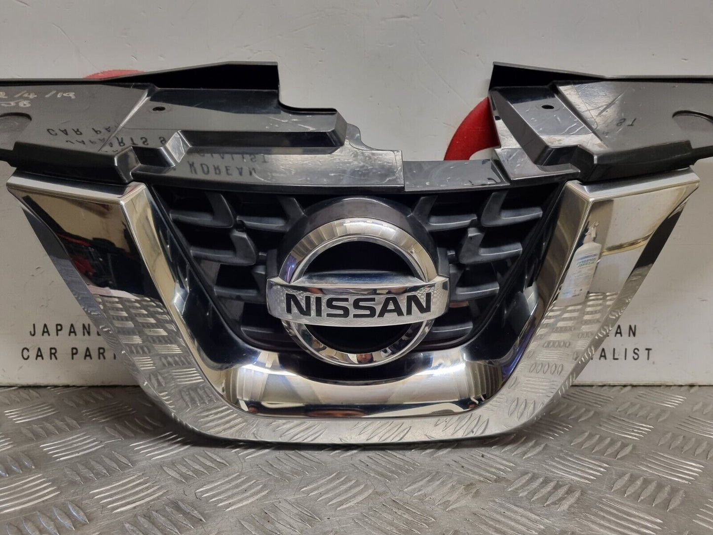 NISSAN JUKE 2014-2019 F15 FACELIFT GENUINE FRONT BUMPER CHROME GRILLE + CAMERA