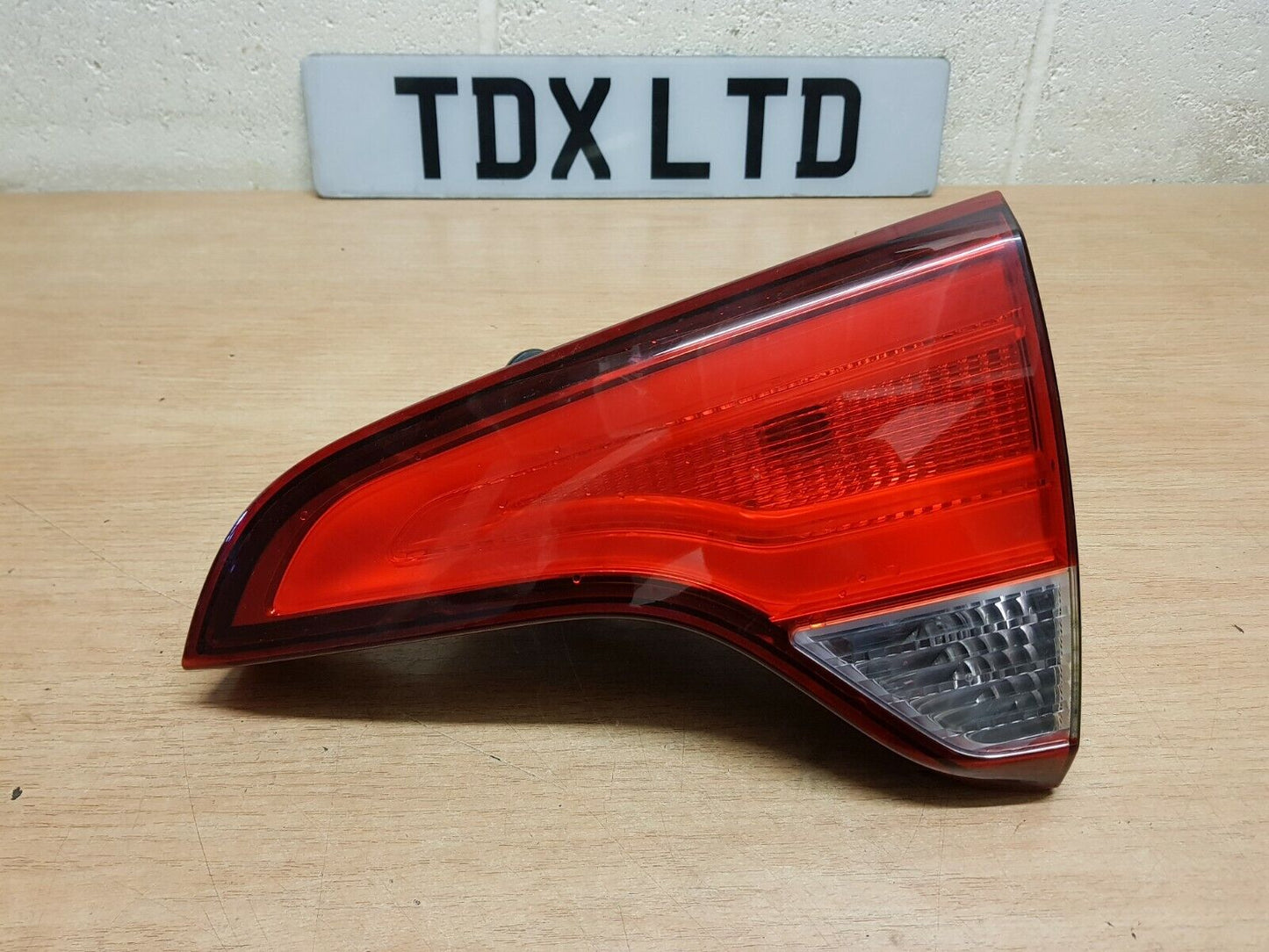 Kia Sorento Driver Side Rear Inner Genuine OEM Tailgate Light Lamp 2012-2015