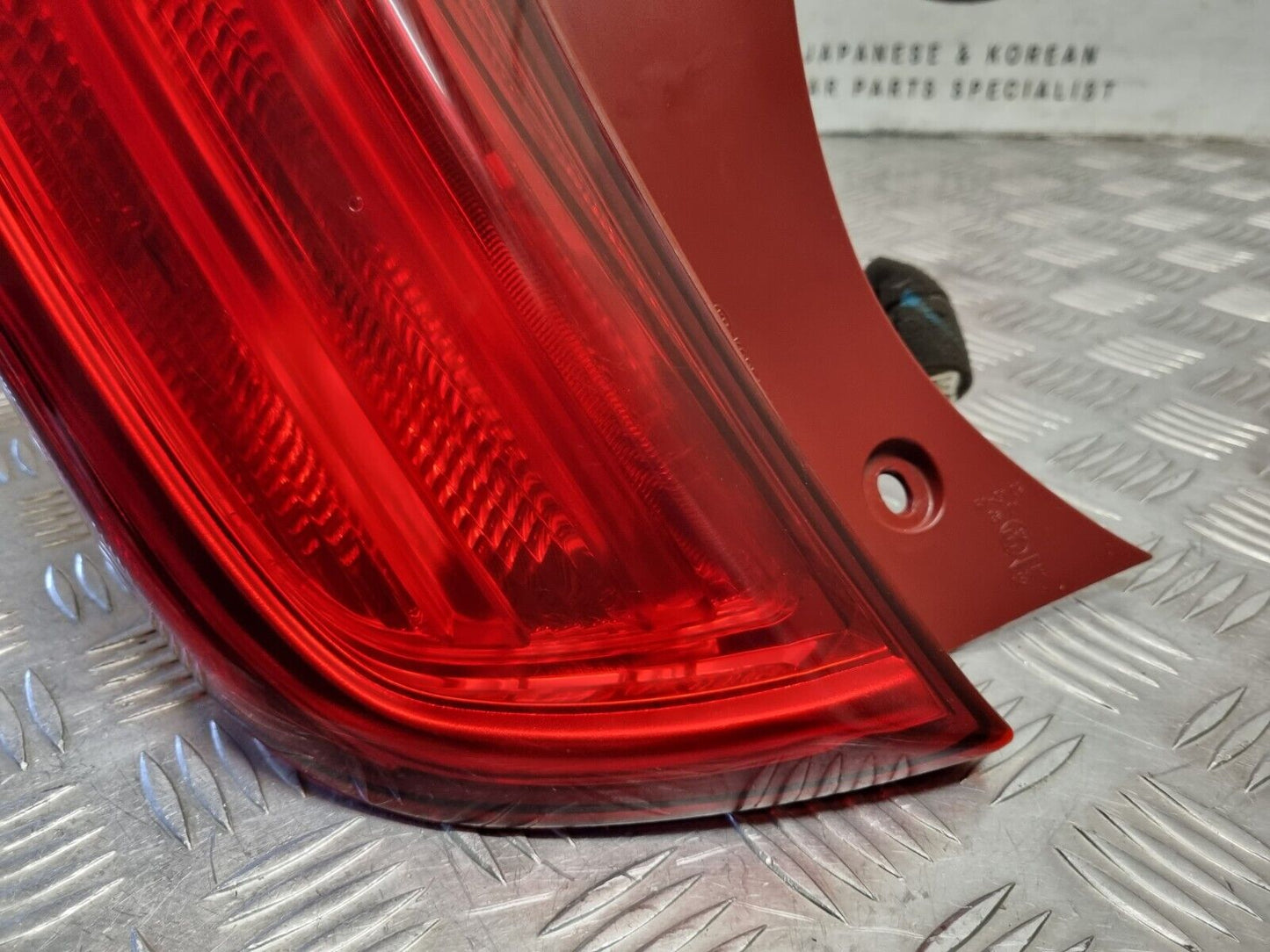 KIA PICANTO TA MK2 2011-2017 GENUINE PASSENGERS SIDE OUTER BRAKE LIGHT 92401-1Y0