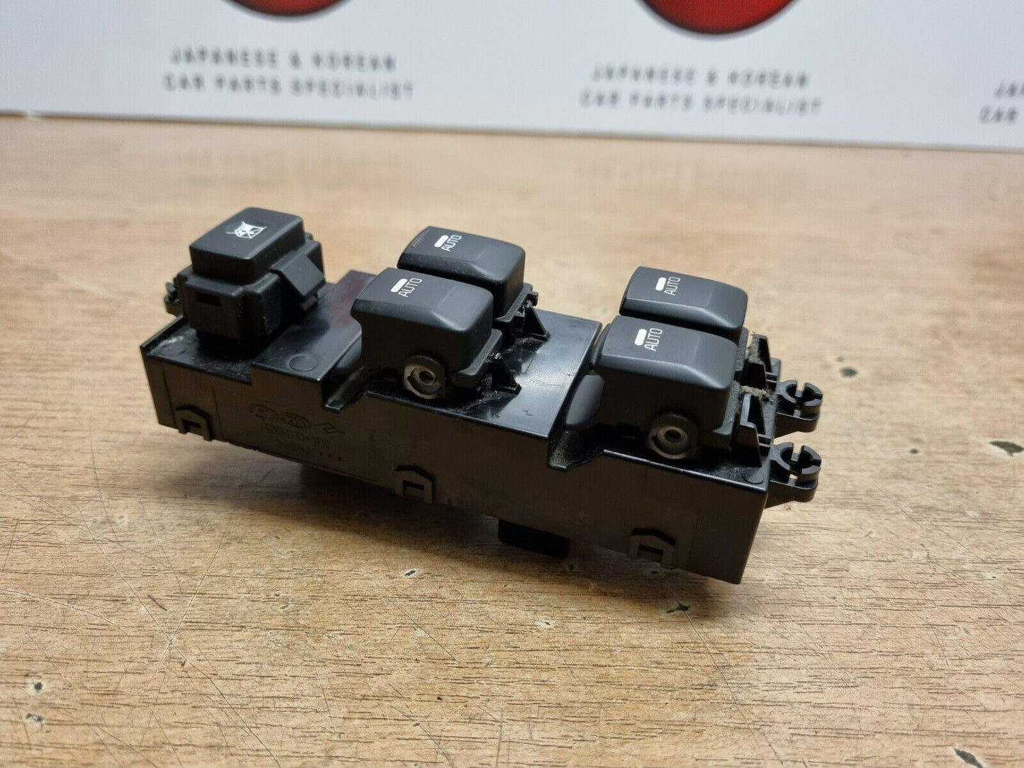 KIA CEED MK2 GENUINE DRIVERS FRONT O/S 4 WAY WINDOW SWITCH 2012-2015 93570-A2900