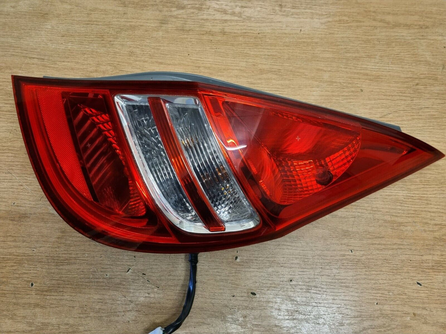 Hyundai I30 MK1 Hatch Drivers Side Rear Tail Light Lamp 2007-2011 92402-2L010