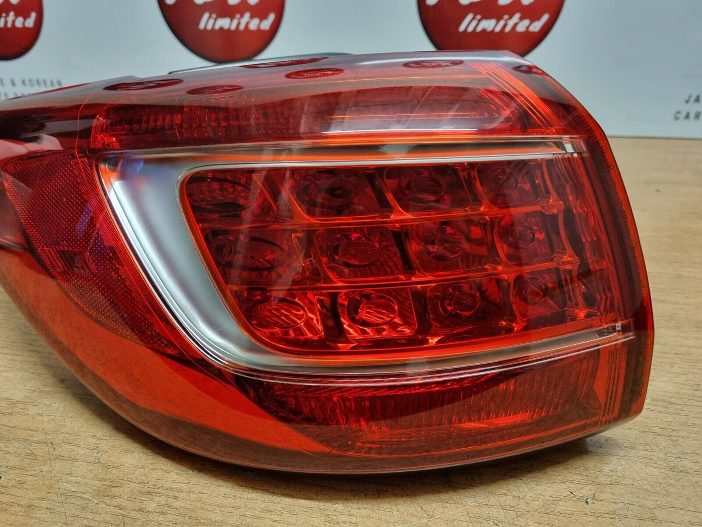 KIA SPORTAGE MK3 SL GENUINE PASSENGERS SIDE REAR OUTER TAIL LIGHT LAMP 2010-2013