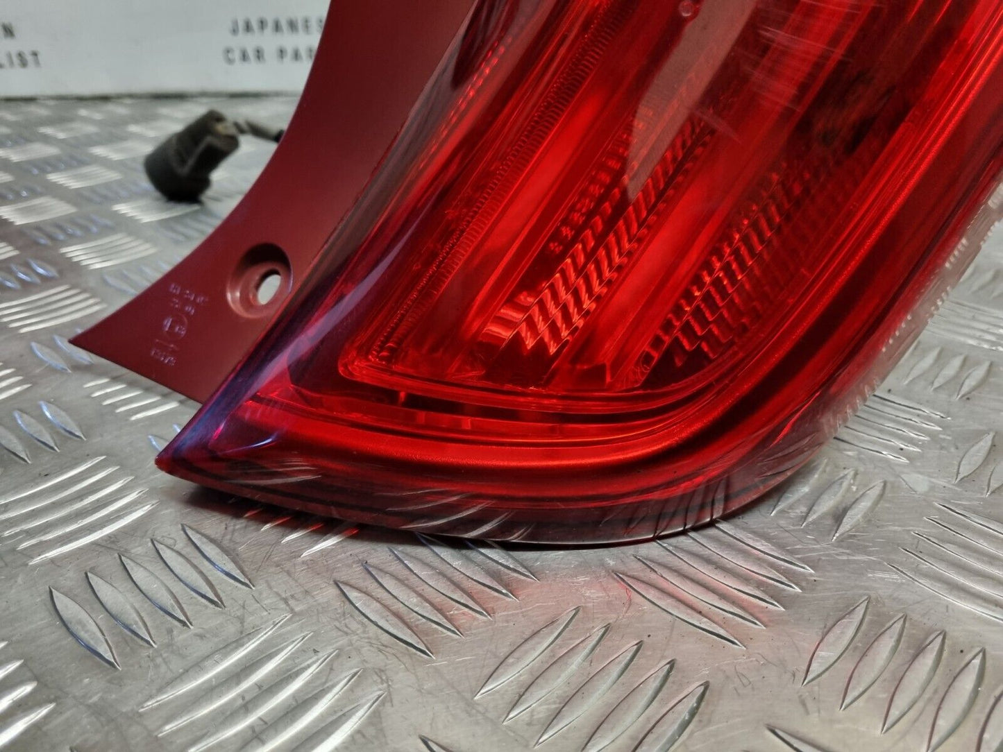 KIA PICANTO MK2 2011-2017 GENUINE DRIVERS REAR OUTER BRAKE LIGHT LAMP 92402-1Y0