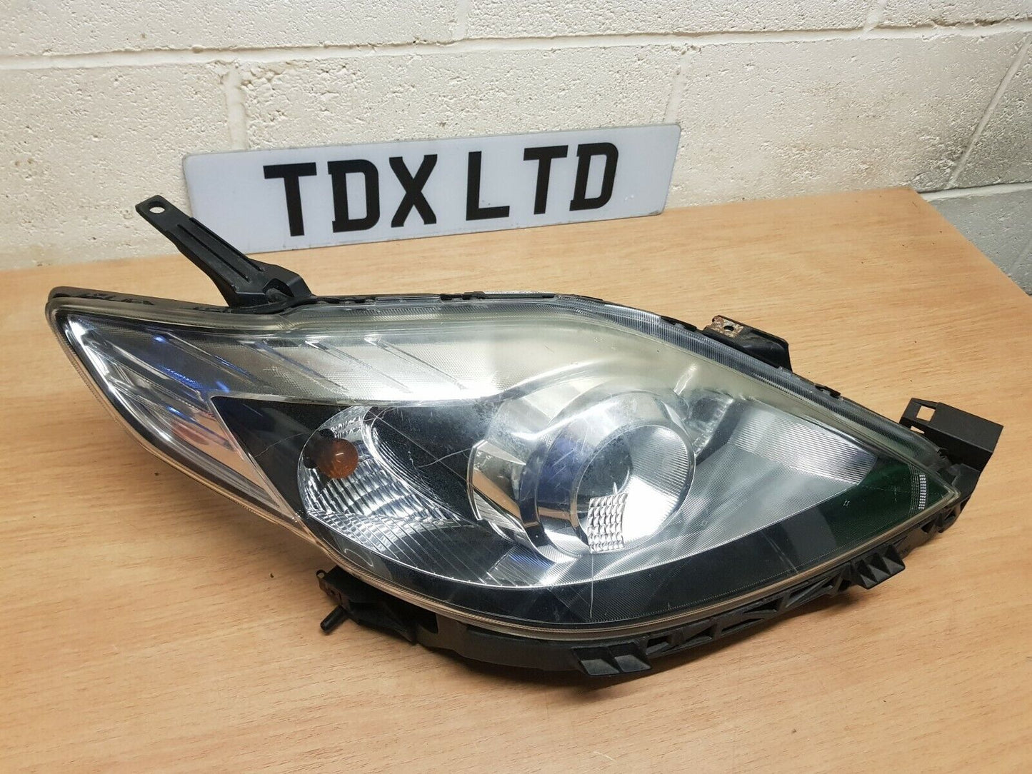 Mazda 5 Driver Side Halogen Headlight 2009 2010 2011