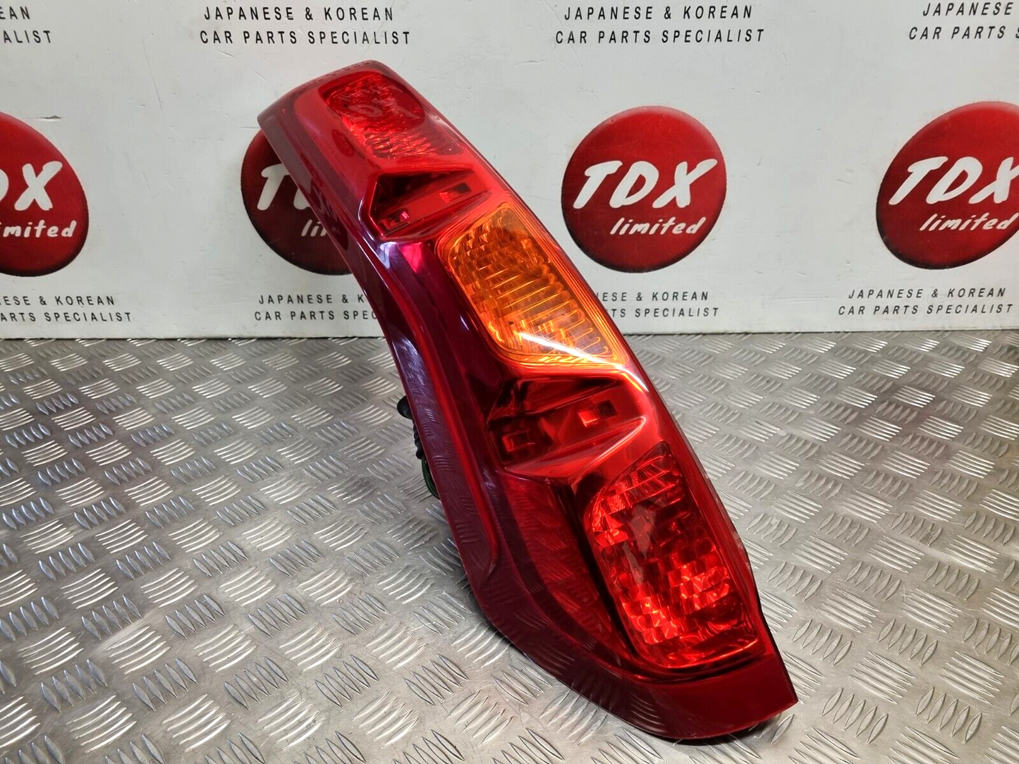 NISSAN X-TRAIL T31 MK2 2007-2013 GENUINE PASSENGERS SIDE REAR OUTER BRAKE LIGHT