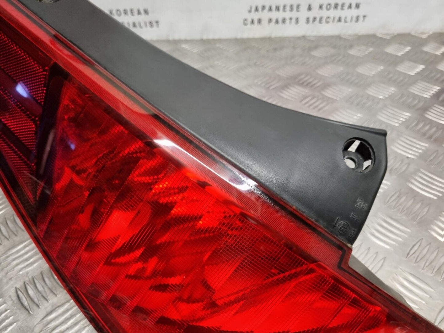 NISSAN 350Z 2003-2006 PRE-FACELIFT GENUINE PASSENGER SIDE REAR OUTER BRAKE LIGHT