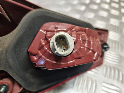 TOYOTA RAV4 (XA40) MK4 2012-2015 PRE-FACELIFT GENUINE DRIVERS REAR INNER LIGHT