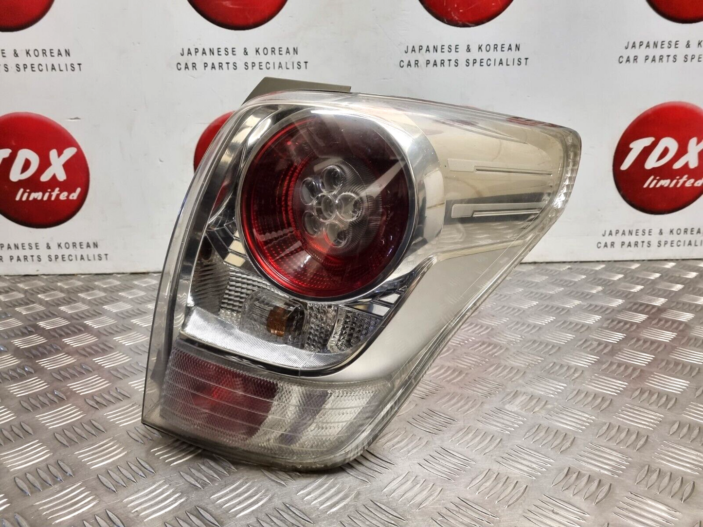 TOYOTA VERSO MK2 2013-2018 GENUINE DRIVERS SIDE REAR OUTER LED BRAKE LIGHT LAMP