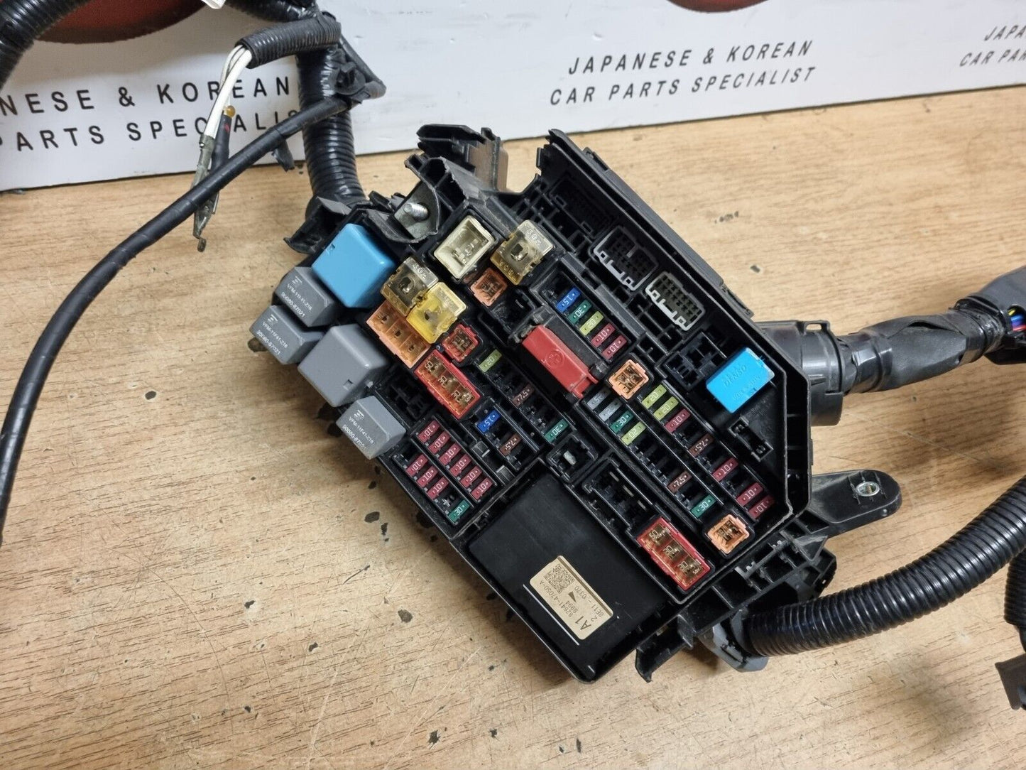 TOYOTA COROLLA MK12 1.8 HYBRID 2019-2022 GENUINE UNDER BONNET FUSE BOX WIRING