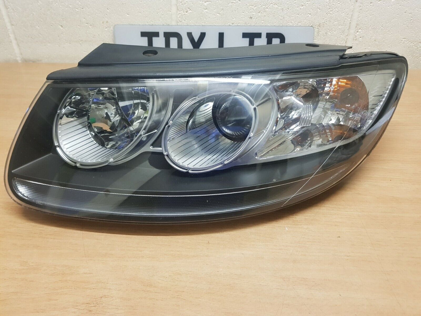 Hyundai Santa Fe Passenger Side Headlight 2010 2011 2012