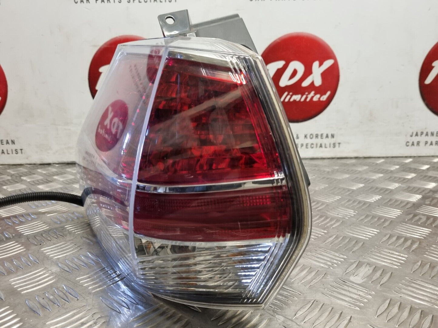 NISSAN X-TRAIL T32 2014-2017 GENUINE PASSENGERS SIDE REAR OUTER BRAKE LIGHT LAMP