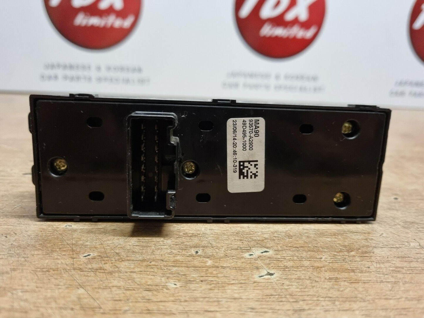 KIA CEED MK2 GENUINE DRIVERS FRONT O/S 4 WAY WINDOW SWITCH 2012-2015 93570-A2900