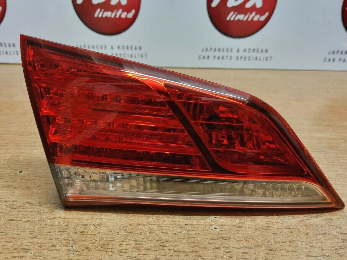 HYUNDAI I40 SALOON GENUINE PASSENGERS REAR INNER TAILGATE LED LIGHT 2011-2015