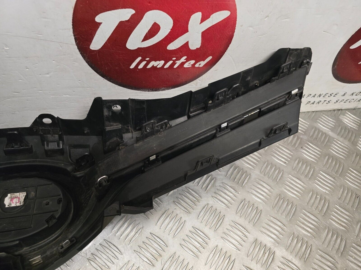 TOYOTA YARIS MK3 2015-2017 GENUINE FRONT UPPER BUMPER GRILLE + BADGE 53101-0D660