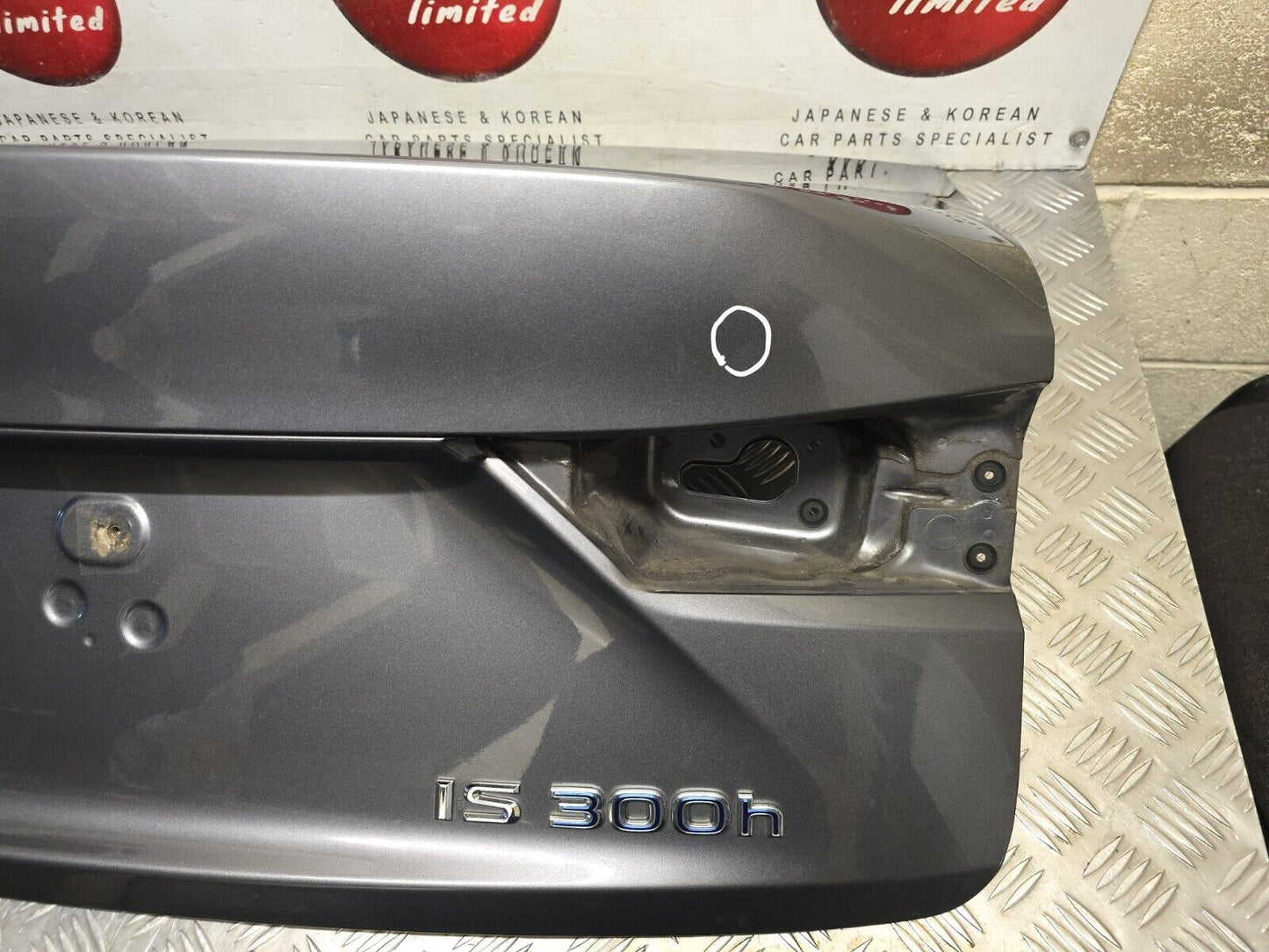 LECUS IS 300H MK3 2013-2017 PRE-FACELICT GENUINE BOOTLID SHELL GREY