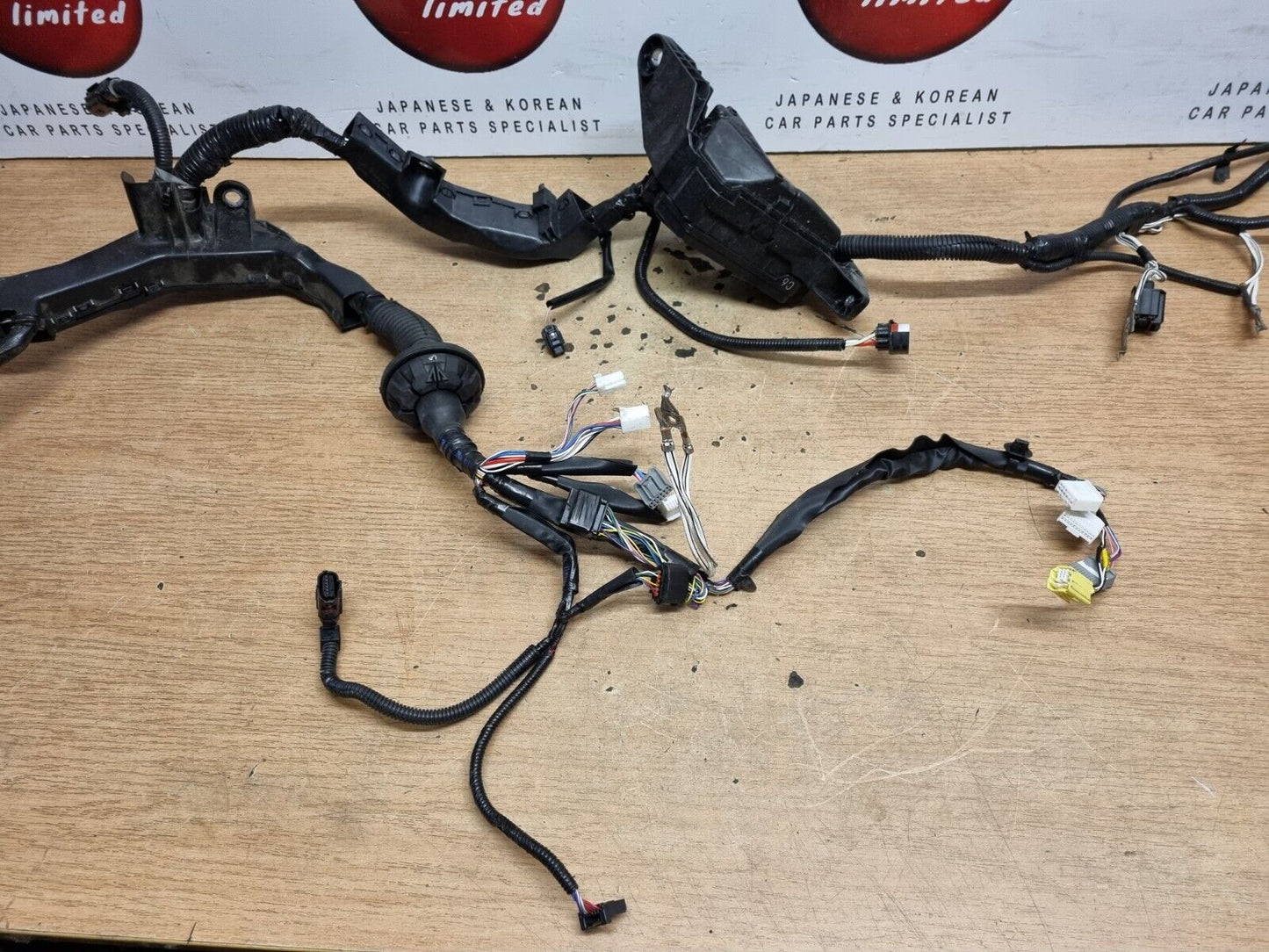 TOYOTA COROLLA MK12 1.8 HYBRID 2019-2022 GENUINE UNDER BONNET FUSE BOX WIRING