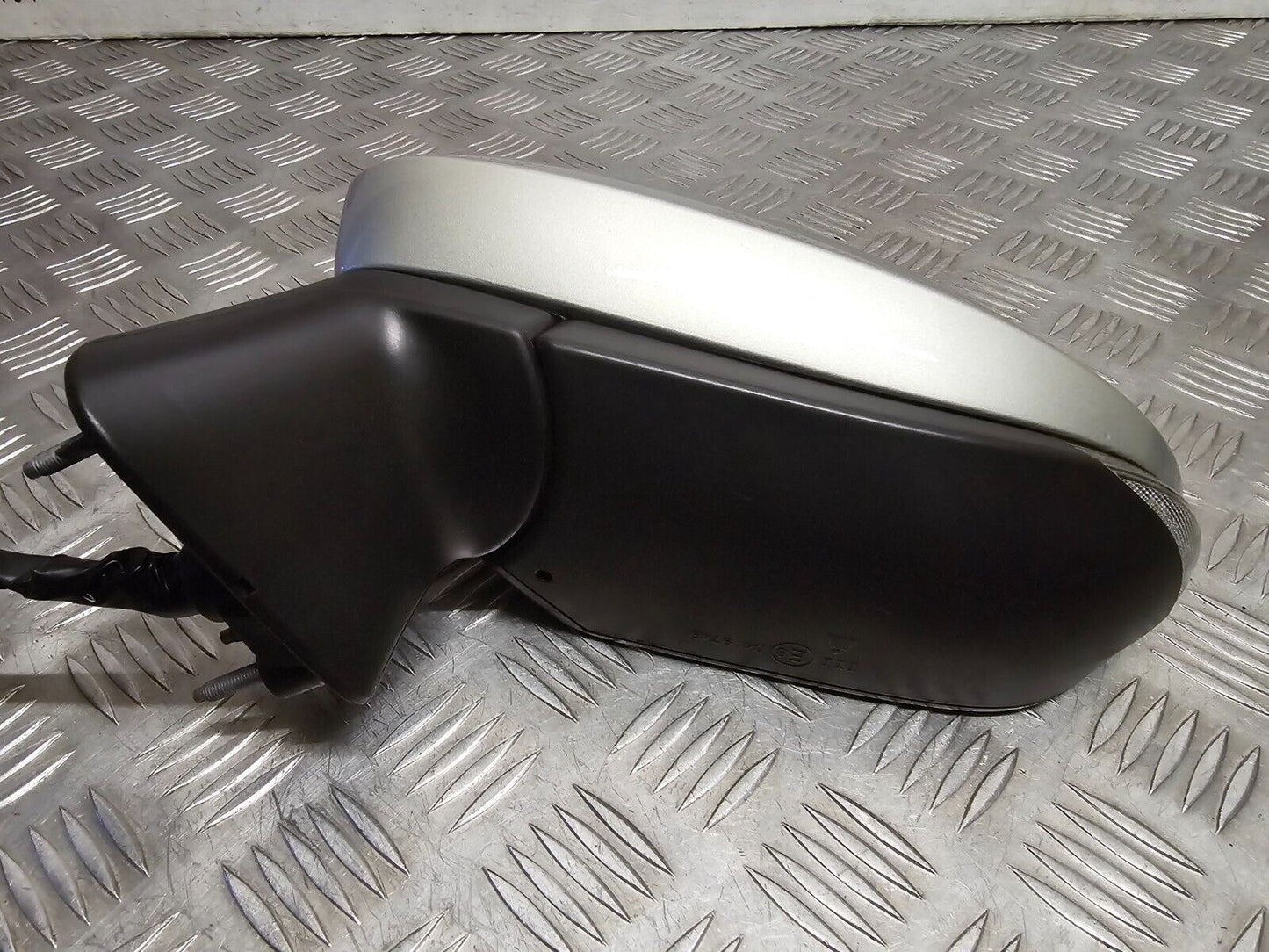 SUZUKI SWACE AMZ 2020-2023 GENUINE PASSENGERS SIDE POWER FOLD WING MIRROR SILVER