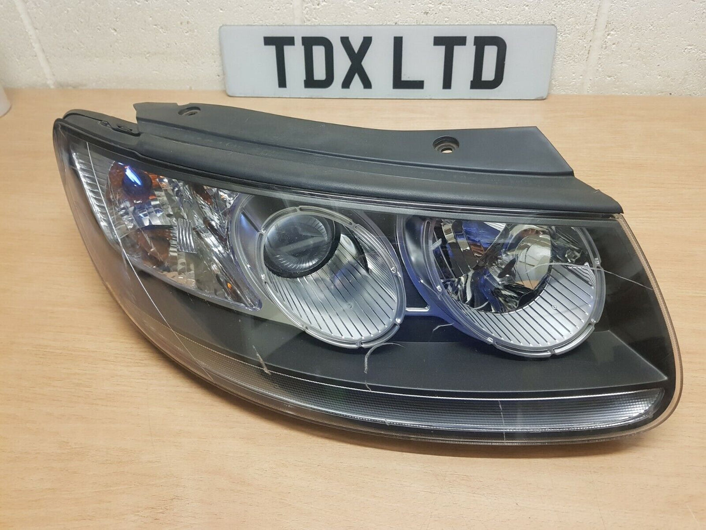 Hyundai Santa Fe Driver Side Headlight 2010 2011 2012