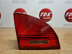 Kia Venga Pre-facelift Genuine Passengers Rear Inner Tailgate Light 2010-2015 - photo 1 of 7