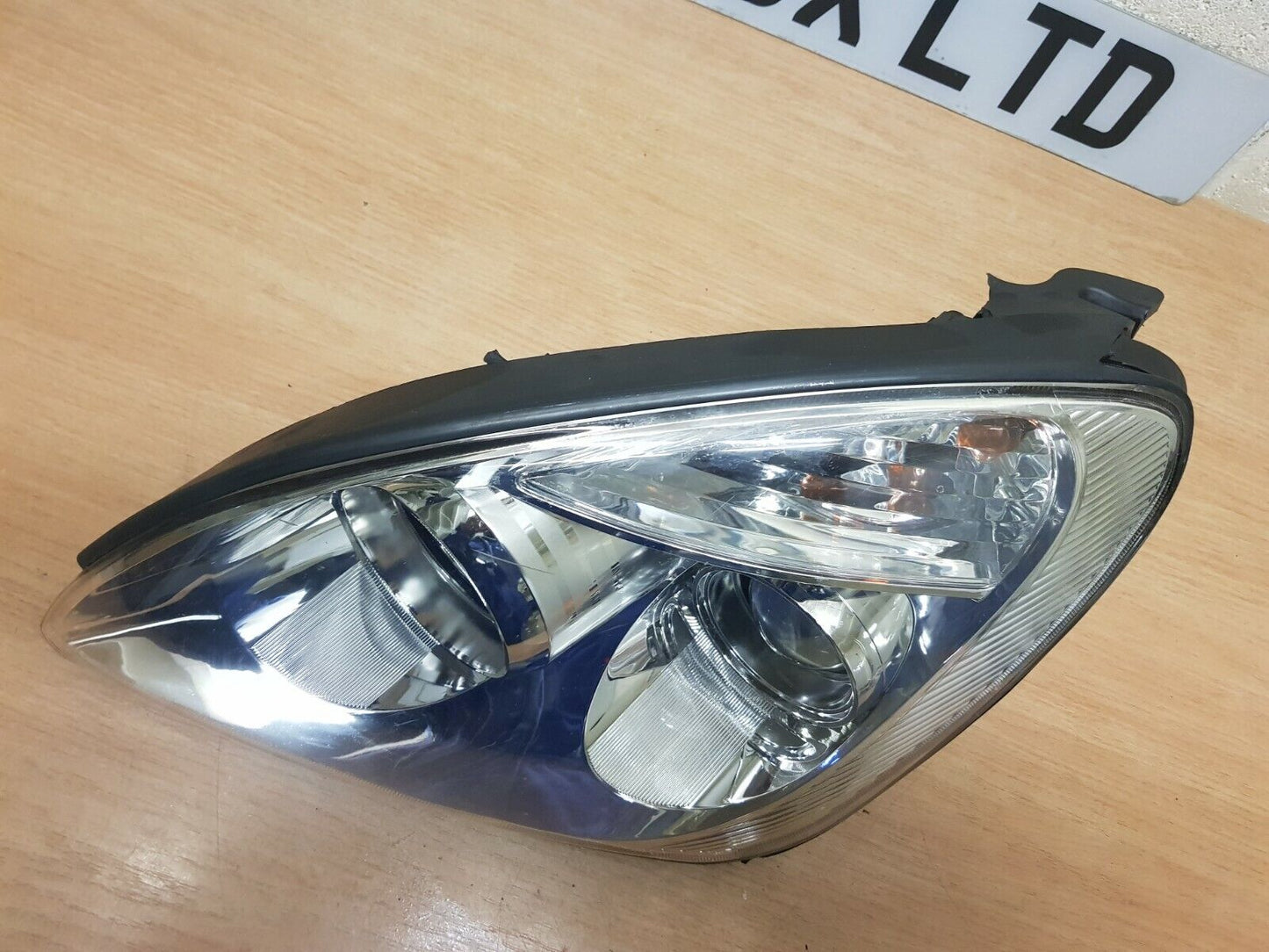 Kia Carens Passenger Side Headlight 2007 2008 2009 2010