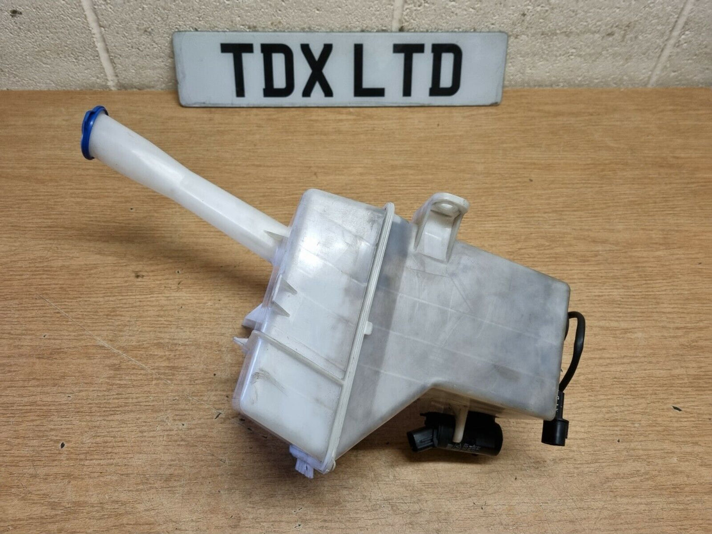 HYUNDAI I40 GENUINE WINDSCREEN WASHER BOTTLE RESERVOIR TANK + MOTOR 2010-2018