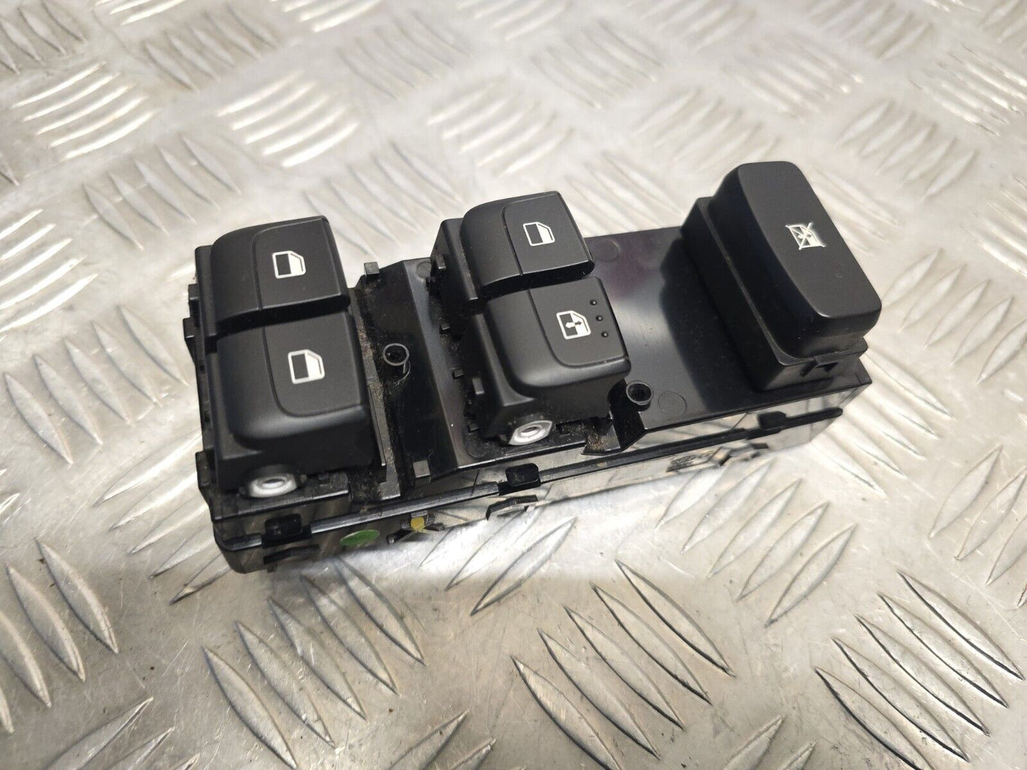 KIA RIO MK4 (YB) 2017-2022 GENUINE DRIVERS FRONT 4 WAY WINDOW SWITCH 93570-H8500