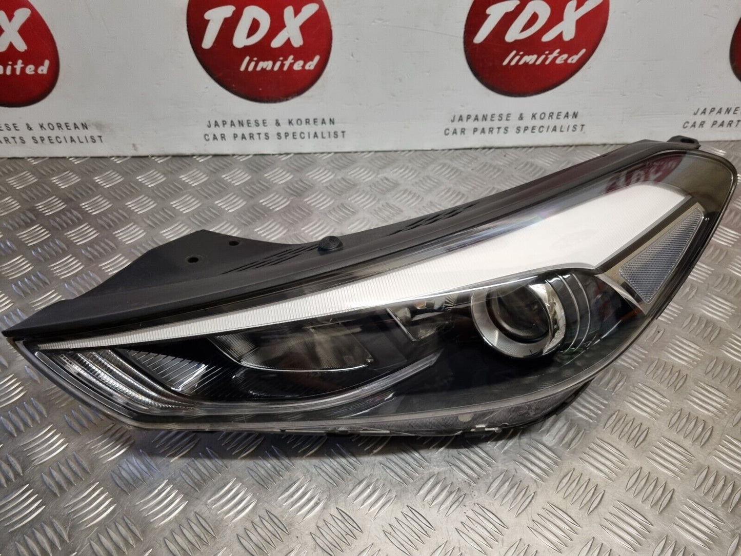 HYUNDAI TUCSON 2015-2018 PRE-FACELIFT PASSENGERS HALOGEN HEADLIGHT 92101-D7110