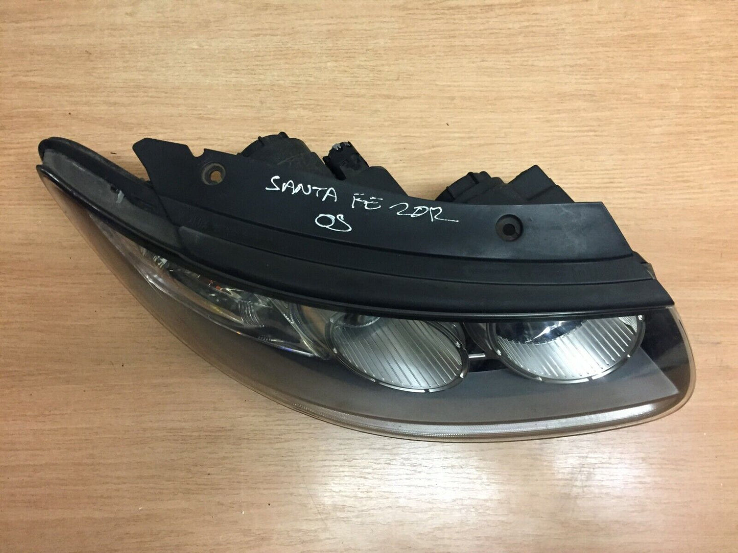 Hyundai Santa Fe Driver Side Headlight 2010 2011 2012