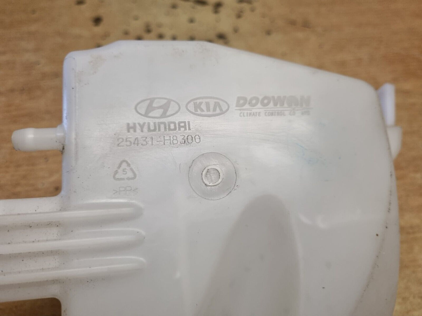 KIA RIO MK4 2017-2022 1.4 CRDI GENUINE RADIATOR WATER COOLANT BOTTLE 25431-H8300