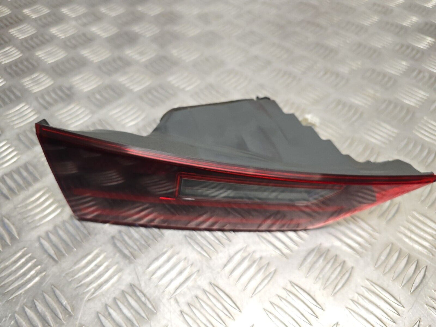 LEXUS IS300H MK3 2013-2017 GENUINE PASSENGERS REAR INNER BOOTLID LED BRAKE LIGHT