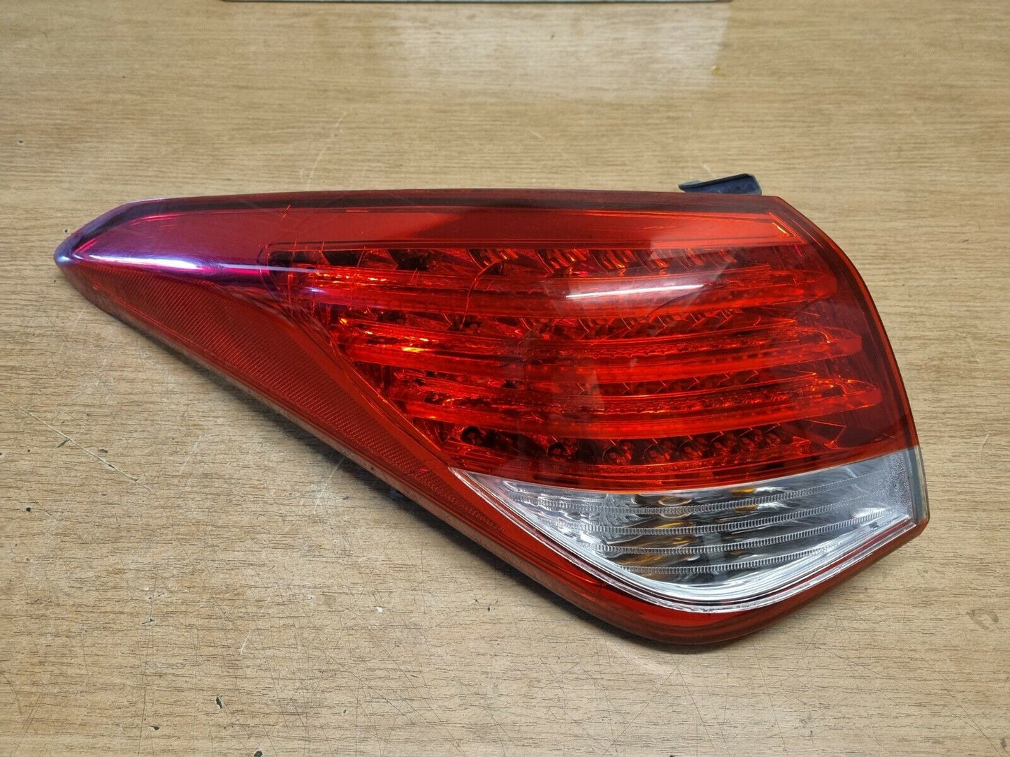 Hyundai I40 Saloon Passengers Rear Outer Tail Light Lamp 2011-2015 92401-3Z3