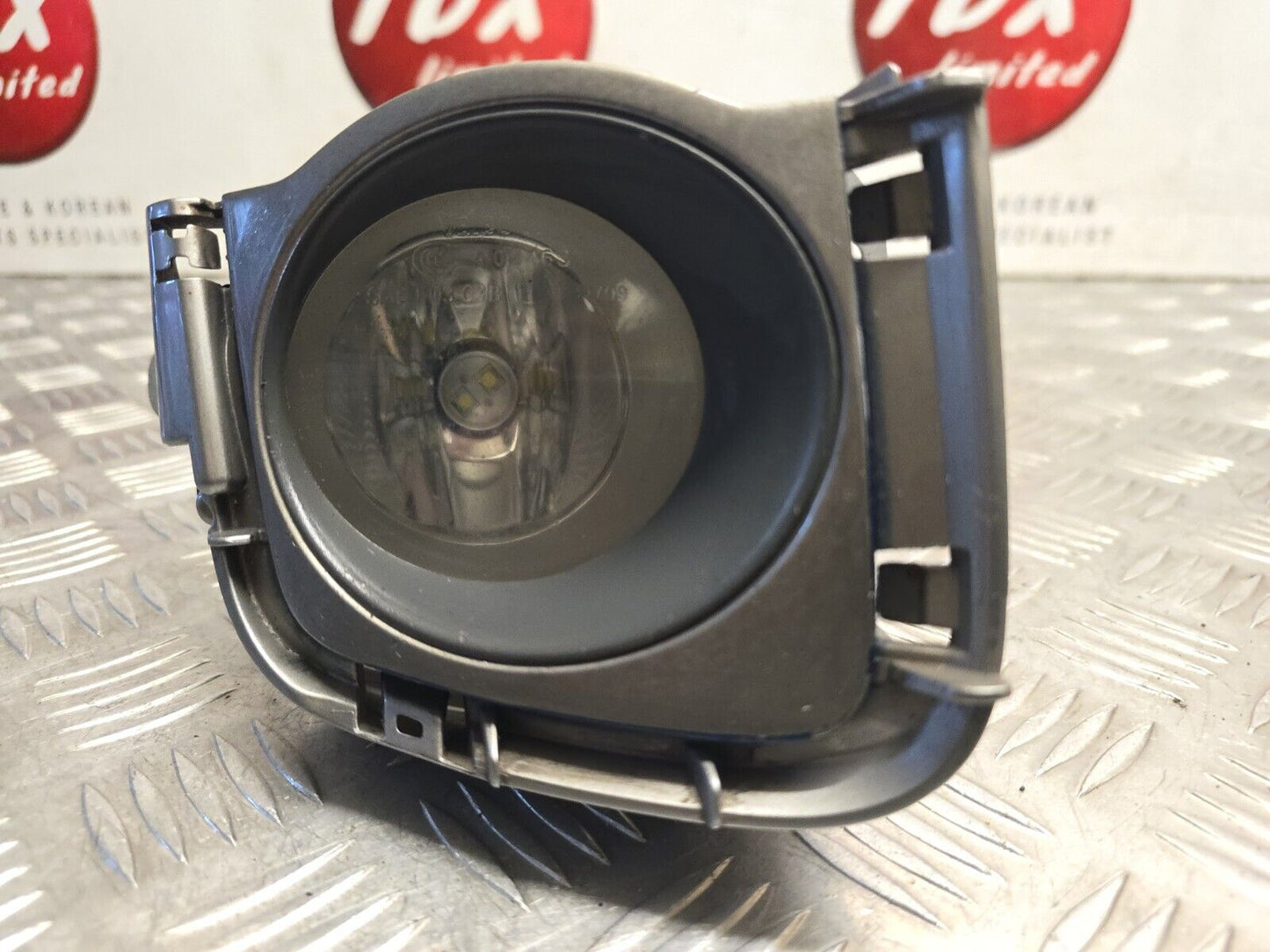 TOYOTA PRIUS MK3 2009-2012 PRE-FACELIFT GENUINE DRIVERS SIDE FRONT LED FOG LIGHT