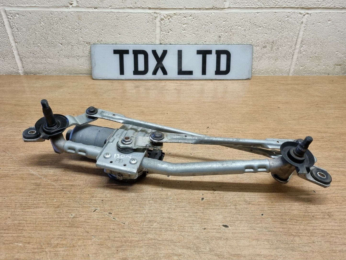 HYUNDAI I30N 2017-2020 GENUINE FRONT WINDSCREEN WIPER MOTOR + LINKAGE