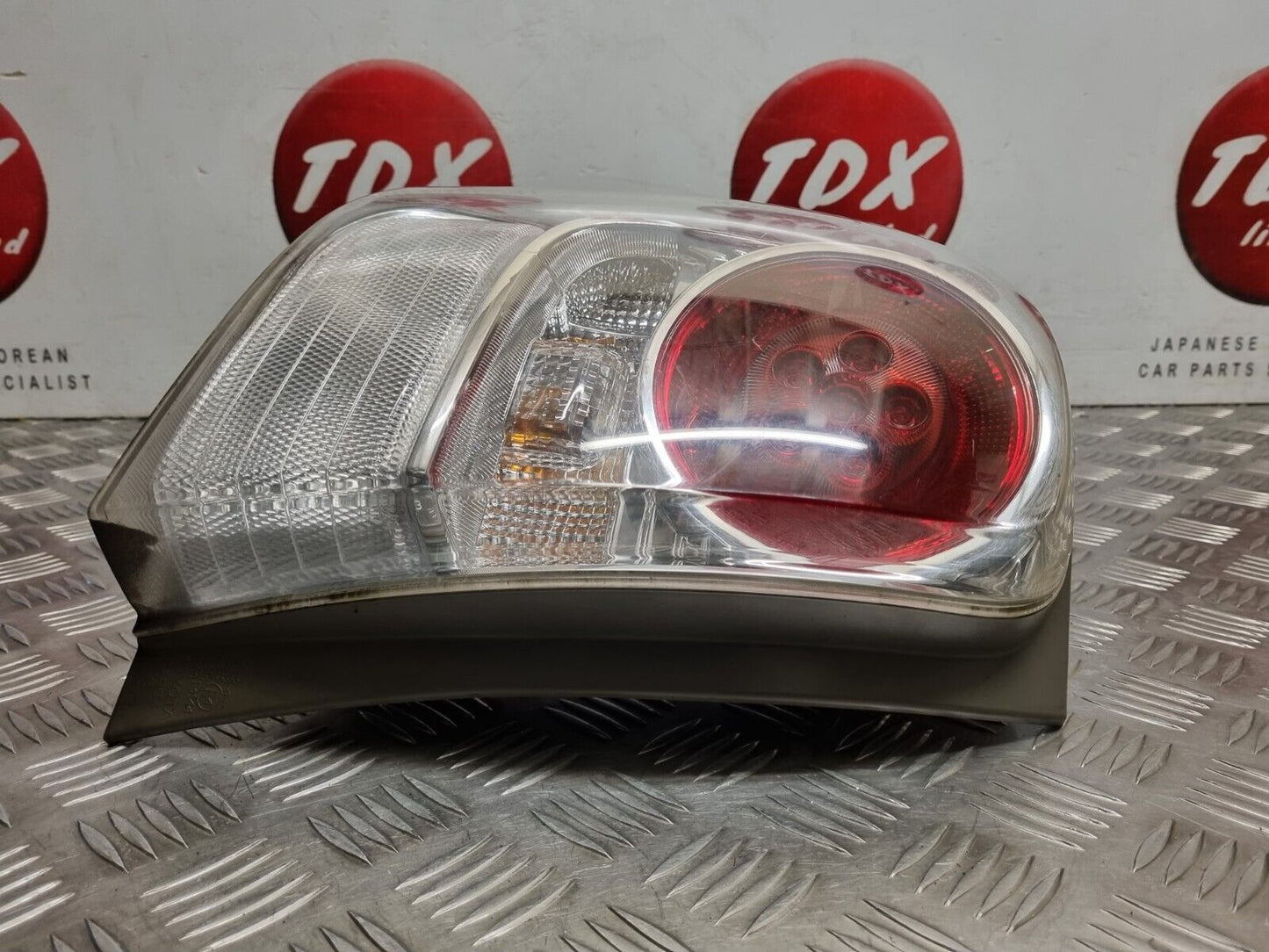 TOYOTA VERSO MK2 2013-2018 GENUINE PASSENGERS SIDE REAR OUTER BRAKE LIGHT LAMP