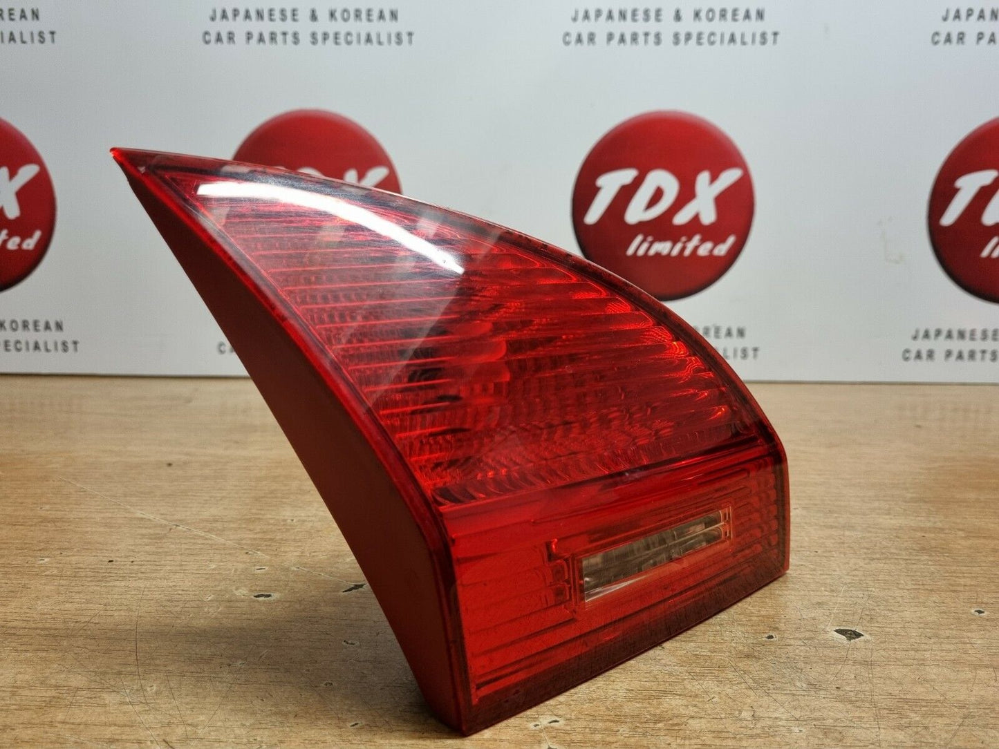 KIA VENGA PRE-FACELIFT GENUINE PASSENGERS REAR INNER TAILGATE LIGHT 2010-2015