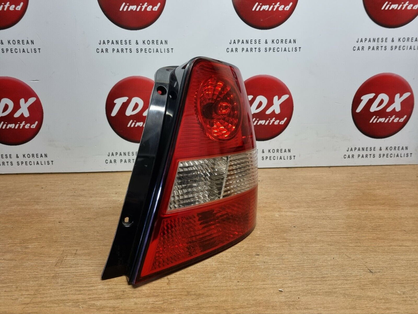 KIA SORENTO BL MK1 2002-2006 GENUINE PRE-FACELIFT DRIVERS SIDE REAR OUTER LIGHT