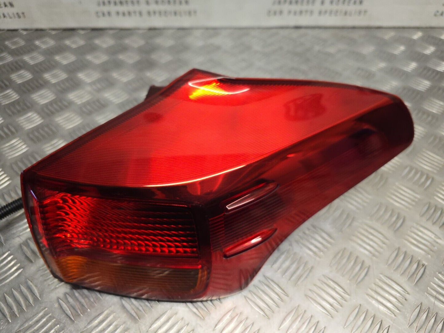 TOYOTA RAV4 (XA40) MK4 2012-2015 GENUINE DRIVERS SIDE REAR OUTER BRAKE LIGHT