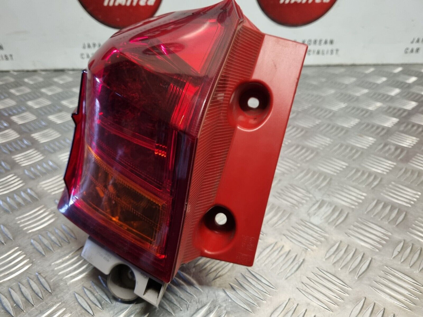 TOYOTA AURIS ESTATE 2012-2015 MK2 PREFACELIFT GENUINE PASSENGERS REAR BODY LIGHT