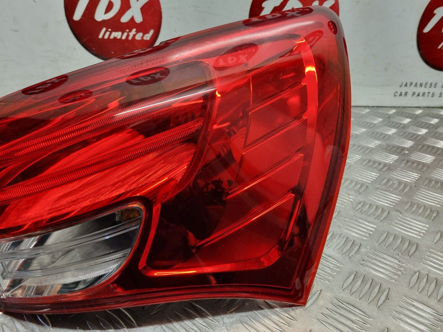 HYUNDAI IX20 JC 2010-2019 GENUINE DRIVERS REAR OUTER BRAKE LIGHT LAMP 92402-1K0