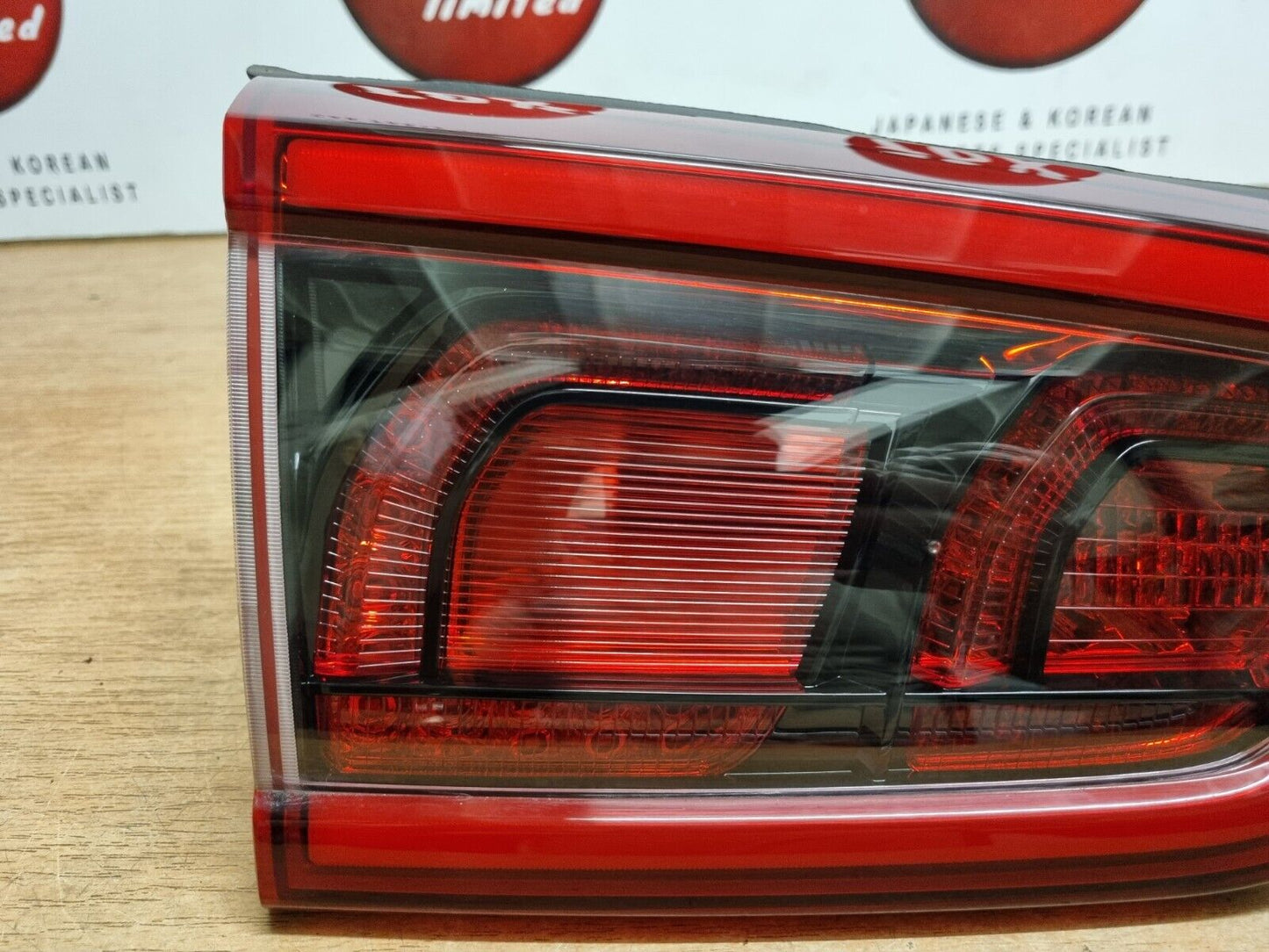 KIA NIRO 2017-2019 PRE-FACELIFT GENUINE PASSENGERS SIDE REAR LED TAILGATE LIGHT