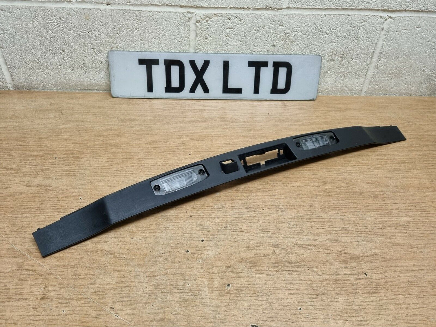 Hyundai I40 Estate CW Tailgate Number Plate Handle Strip 2011-2015 87312 3Z100