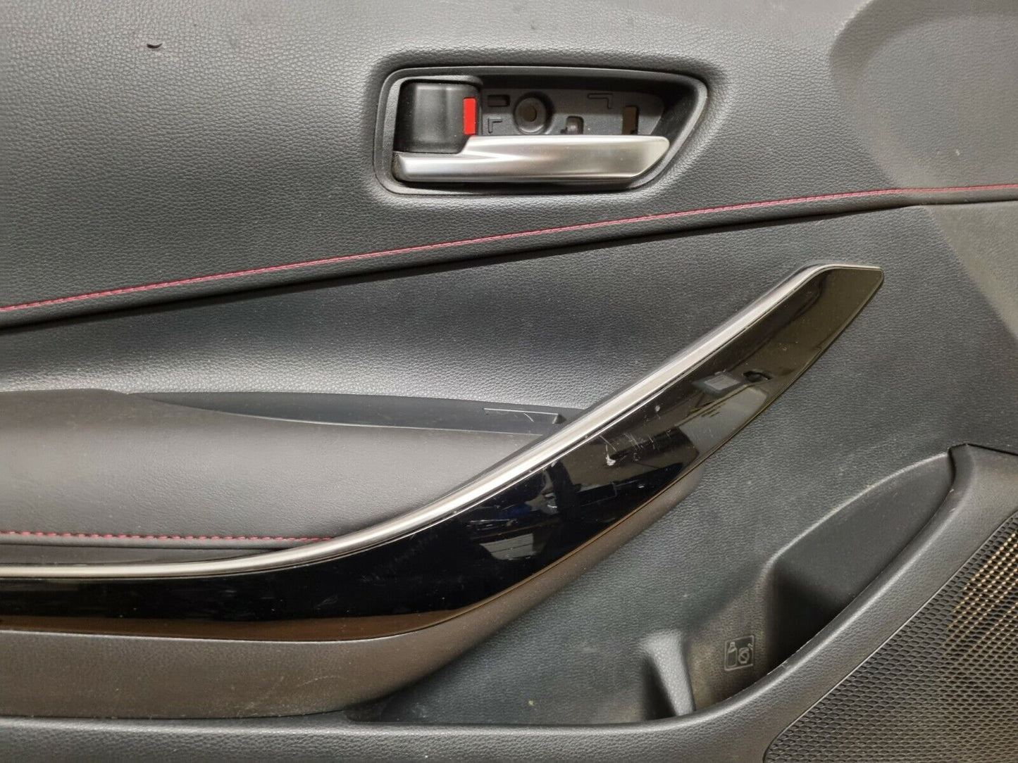 Toyota Corolla Estate Passengers Front Door Card Panel + Door Handle 2019-2021