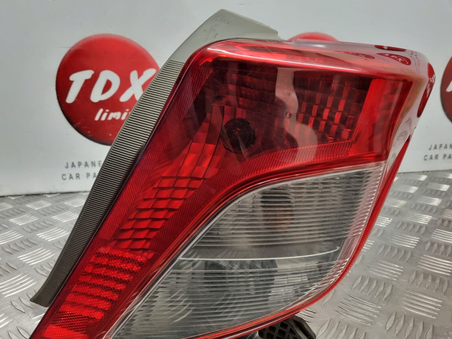 TOYOTA YARIS 2012-2015 PRE-FACELIFT GENUINE DRIVERS SIDE BACK BODY BRAKE LIGHT