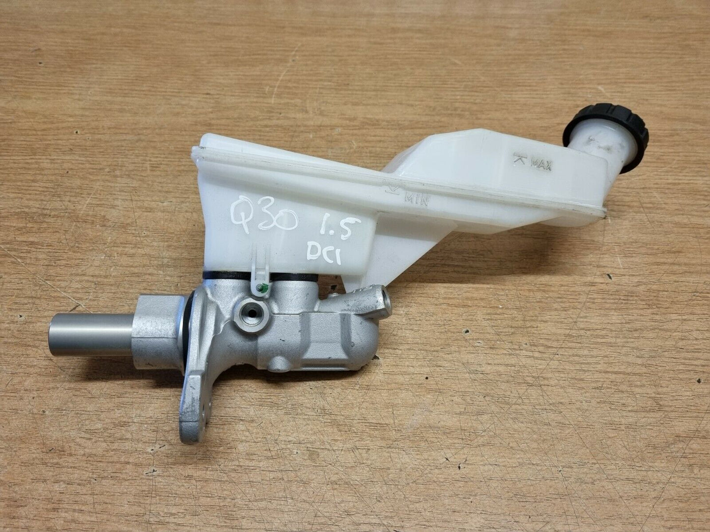 Infiniti Q30 1.5 Diesel Genuine Brake Master Cylinder 2016-2018 A2464300302