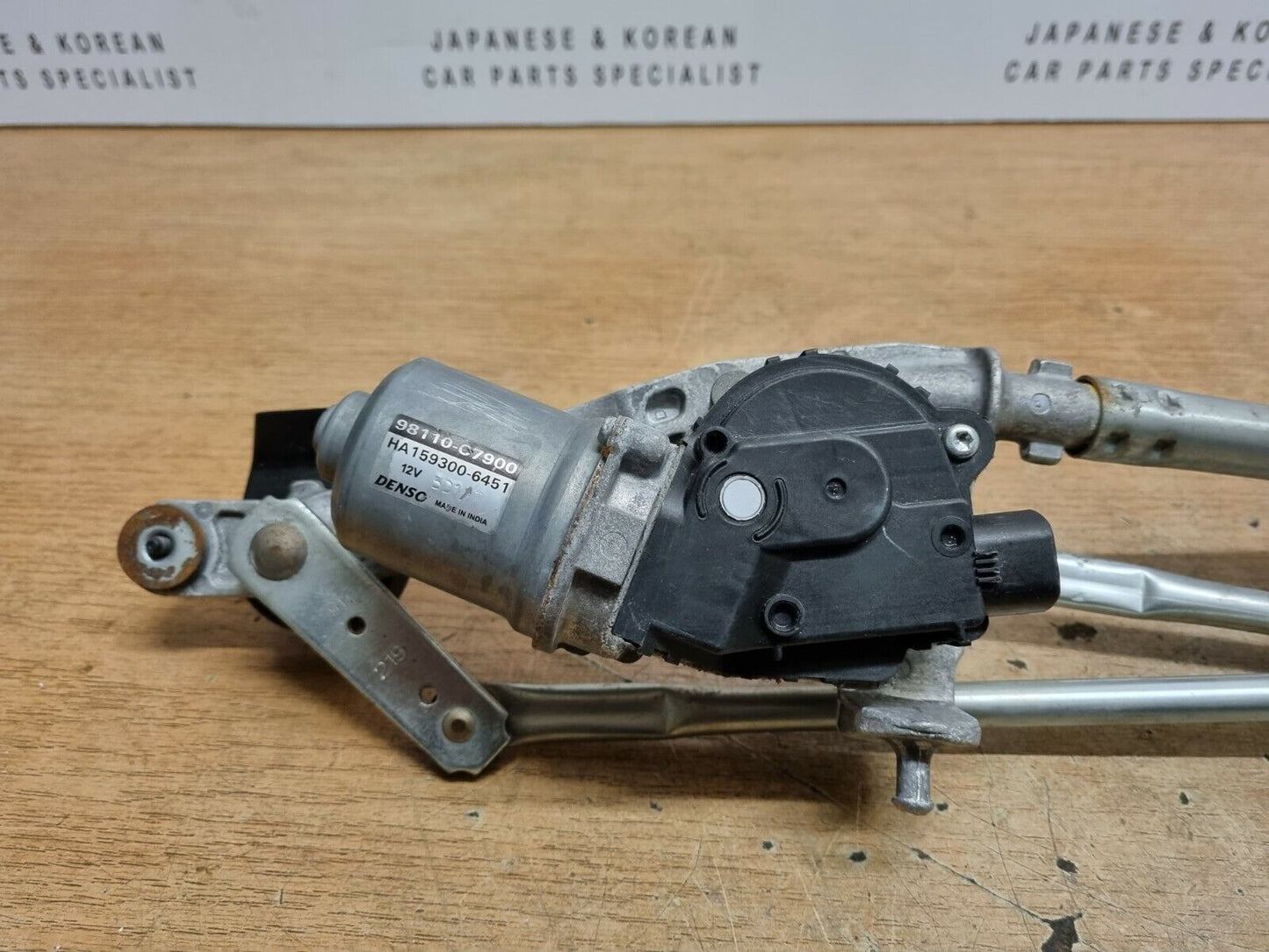 HYUNDAI I20 MK2 GENUINE FRONT WIPER MOTOR + LINKAGE 2014-2019 98110-C7900