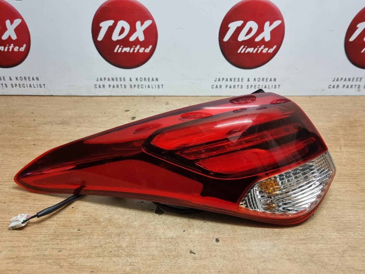 HYUNDAI I40 2015-2019 SALOON MK1 FACELIFT GENUINE PASSENGER REAR LED BRAKE LIGHT