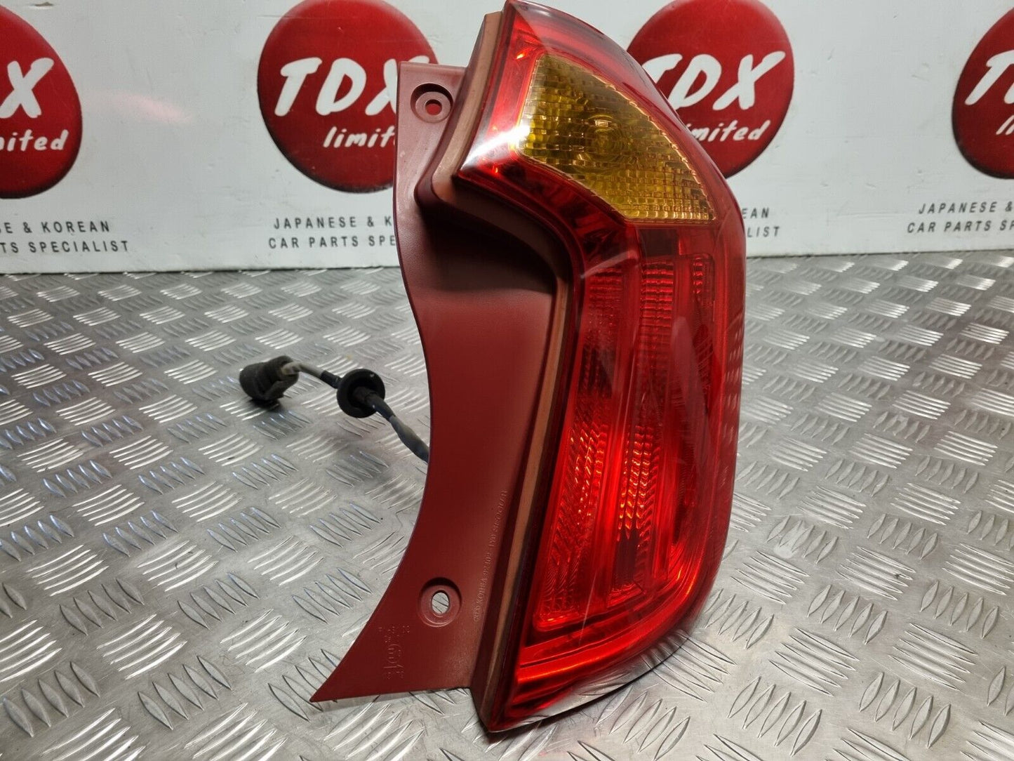 KIA PICANTO MK2 2011-2017 GENUINE DRIVERS REAR OUTER BRAKE LIGHT LAMP 92402-1Y0