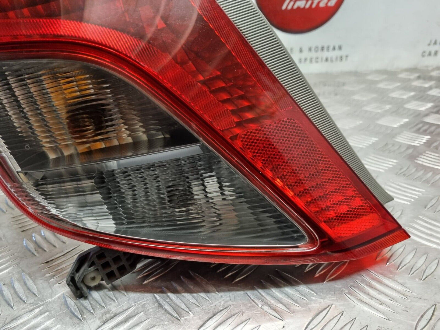 TOYOTA YARIS 2012-2015 PRE-FACELIFT GENUINE PASSENGERS REAR OUTER BRAKE LIGHT