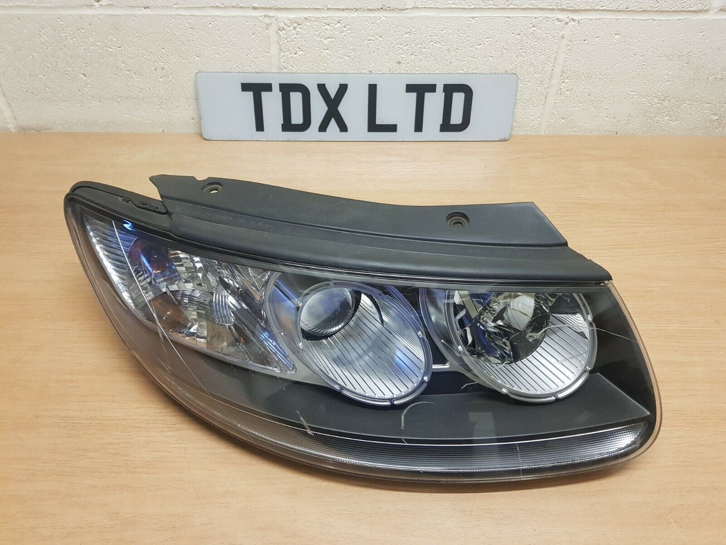 Hyundai Santa Fe Driver Side Headlight 2010 2011 2012