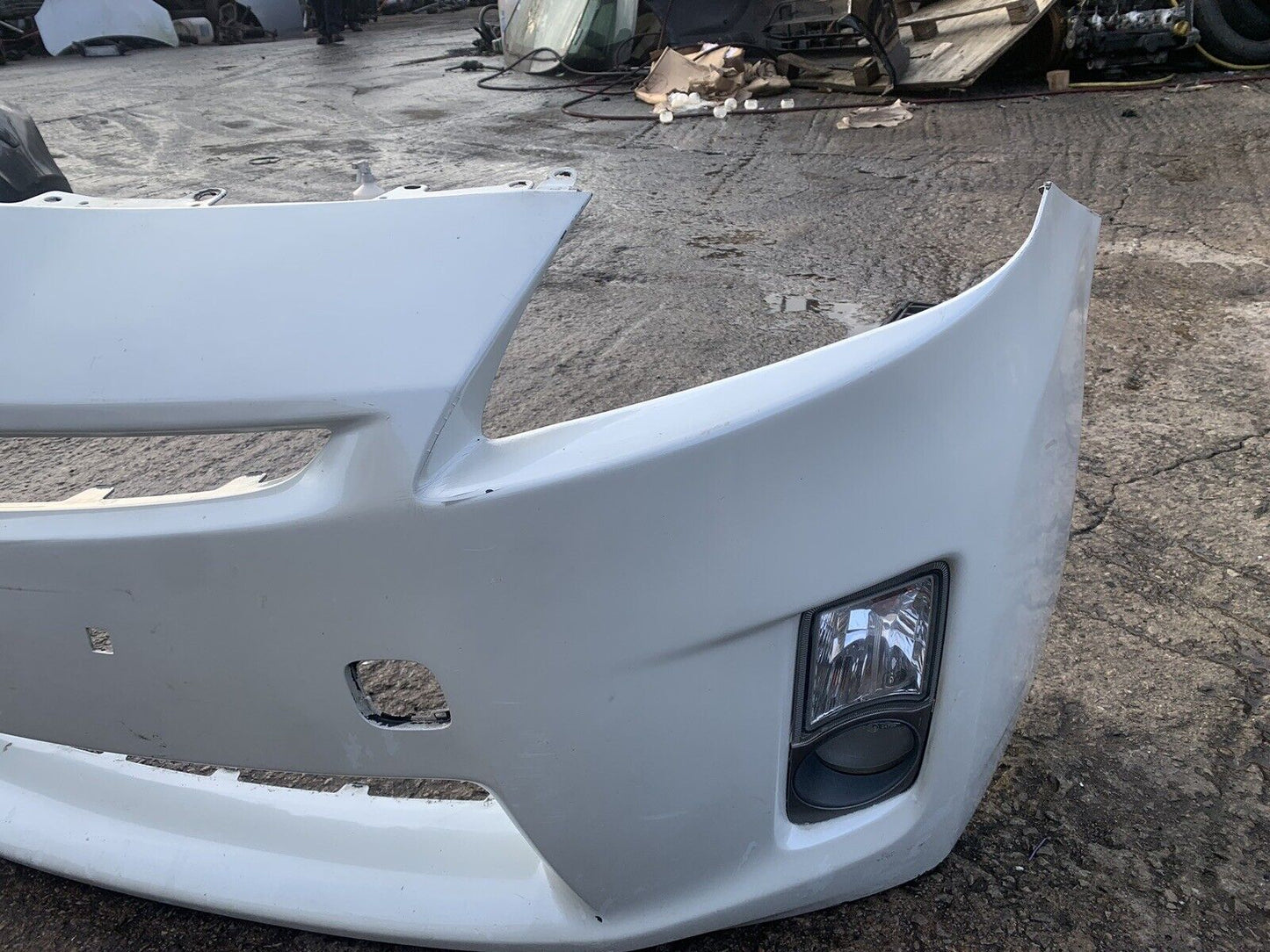 TOYOTA PRIUS 2009-2012 GENUINE FRONT BUMPER IN WHITE